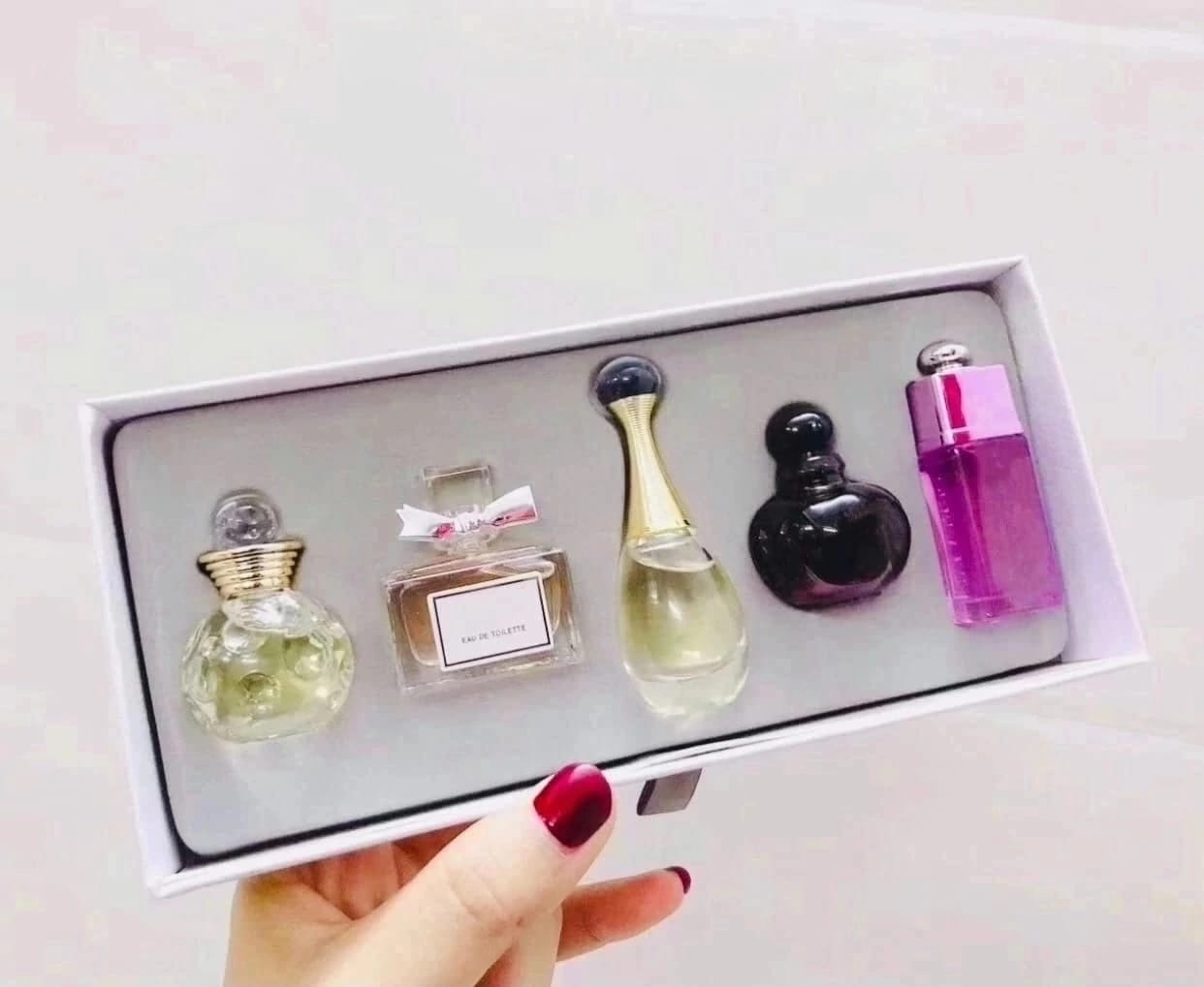 фото ПОДАРОЧНЫЙ НАБОР ДУХОВ - МИНИАТЮР Д!OR LES PARFUMS 5 в 1 915437 интернет магазин Stok-m.ru